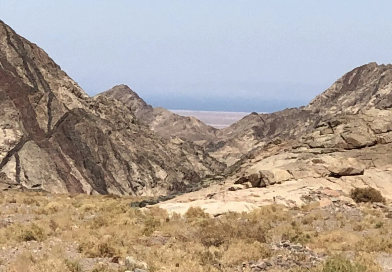 Mountains meet the Gulf of Suez