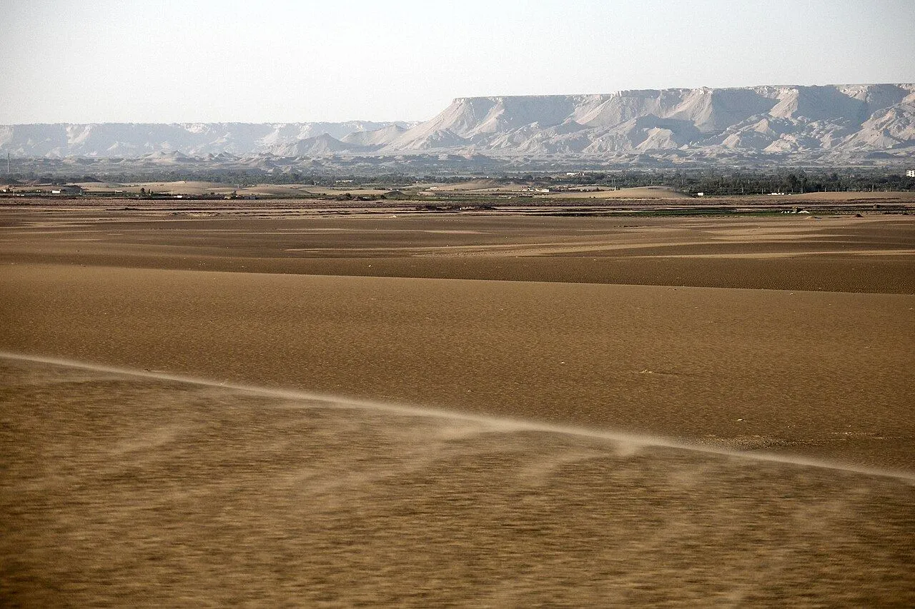 Dakhla Oasis: Hot Springs & Mudbrick Old Town