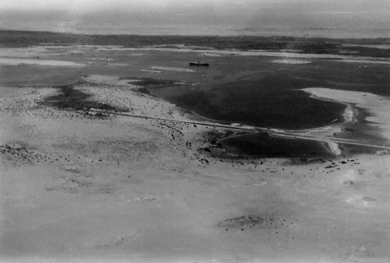 Lake Timsah and the desert