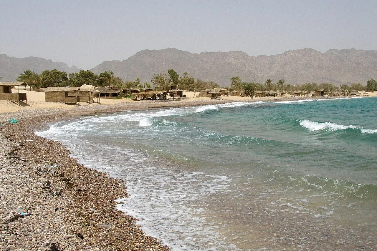 Nuweiba: Colored Canyon & Bedouin Desert Day