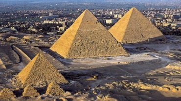 Things to do in Cairo Egypt ,Cairo, Egypt, things to do, Giza Plateau, Pyramids of Giza, Historic Cairo, Khan El Khalili Bazaar, Egyptian Museum, Islamic art, Nile River cruise, nightlife.