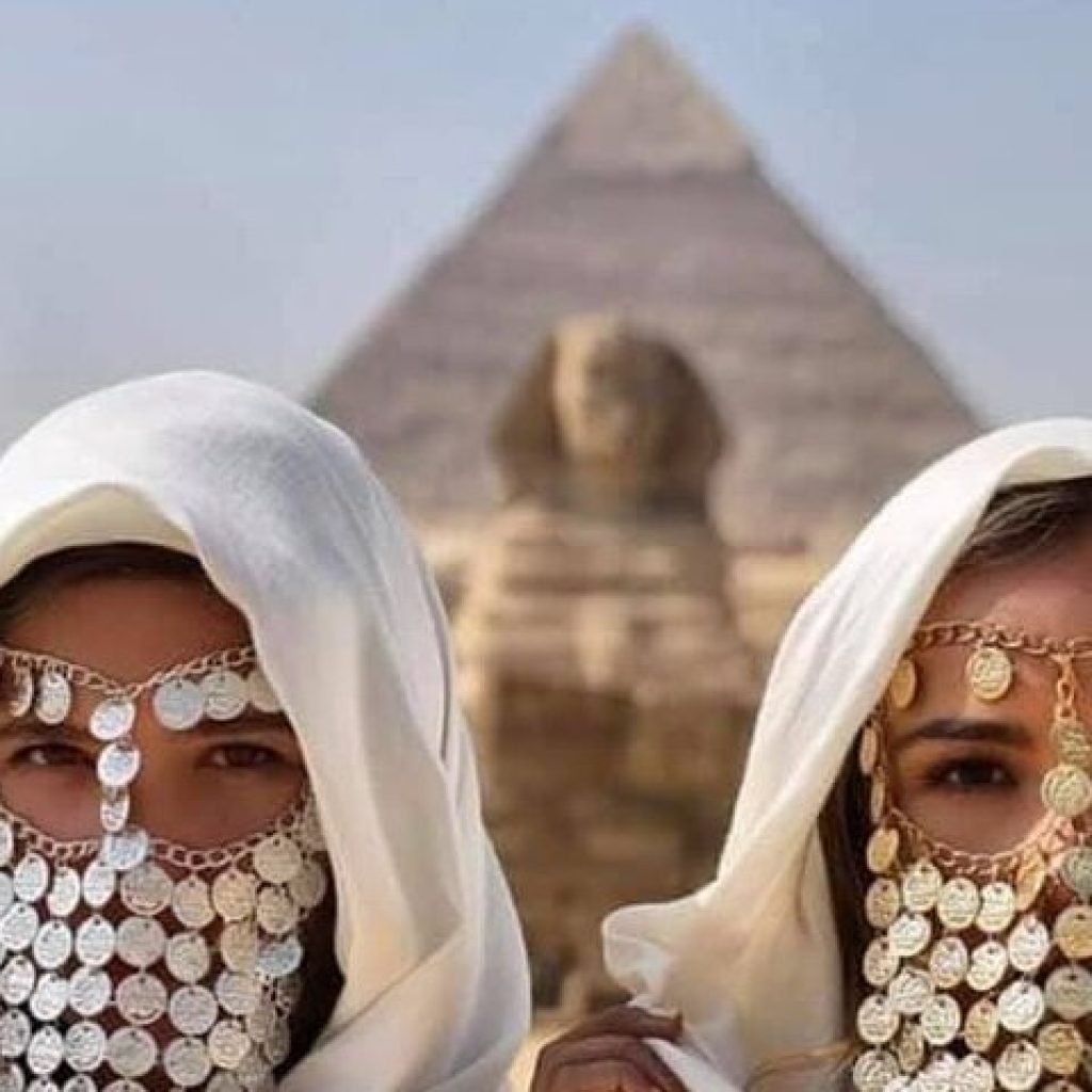 Egypt tour places,
Pyramids of Giza,
Luxor temples,
Valley of the Kings,
Aswan beauty,
Abu Simbel splendors,
Alexandria history,
Red Sea beaches