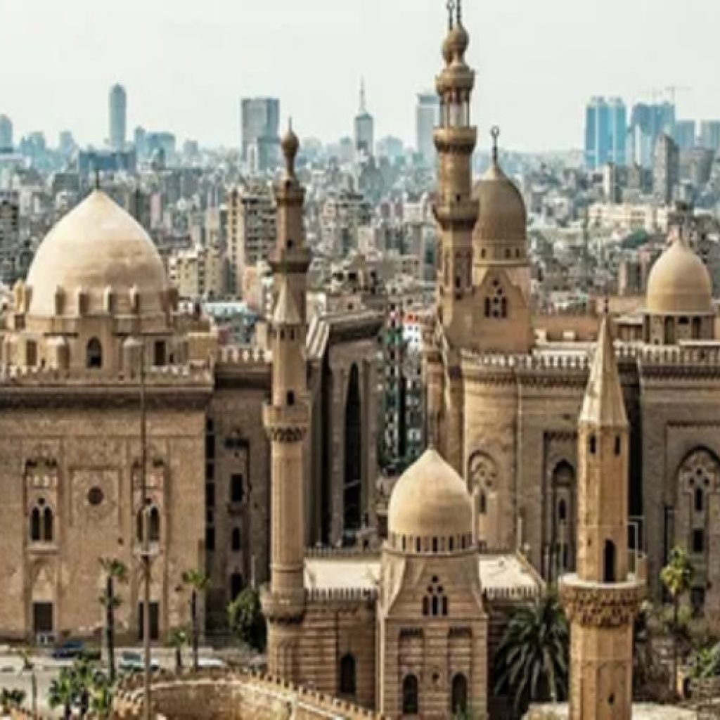 Cairo map,
Navigating Cairo,
Landmarks and monuments,
Cairo neighborhoods,
Public transportation in Cairo,
Essential tips for using the Cairo map,
Exploring beyond Cairo's borders,