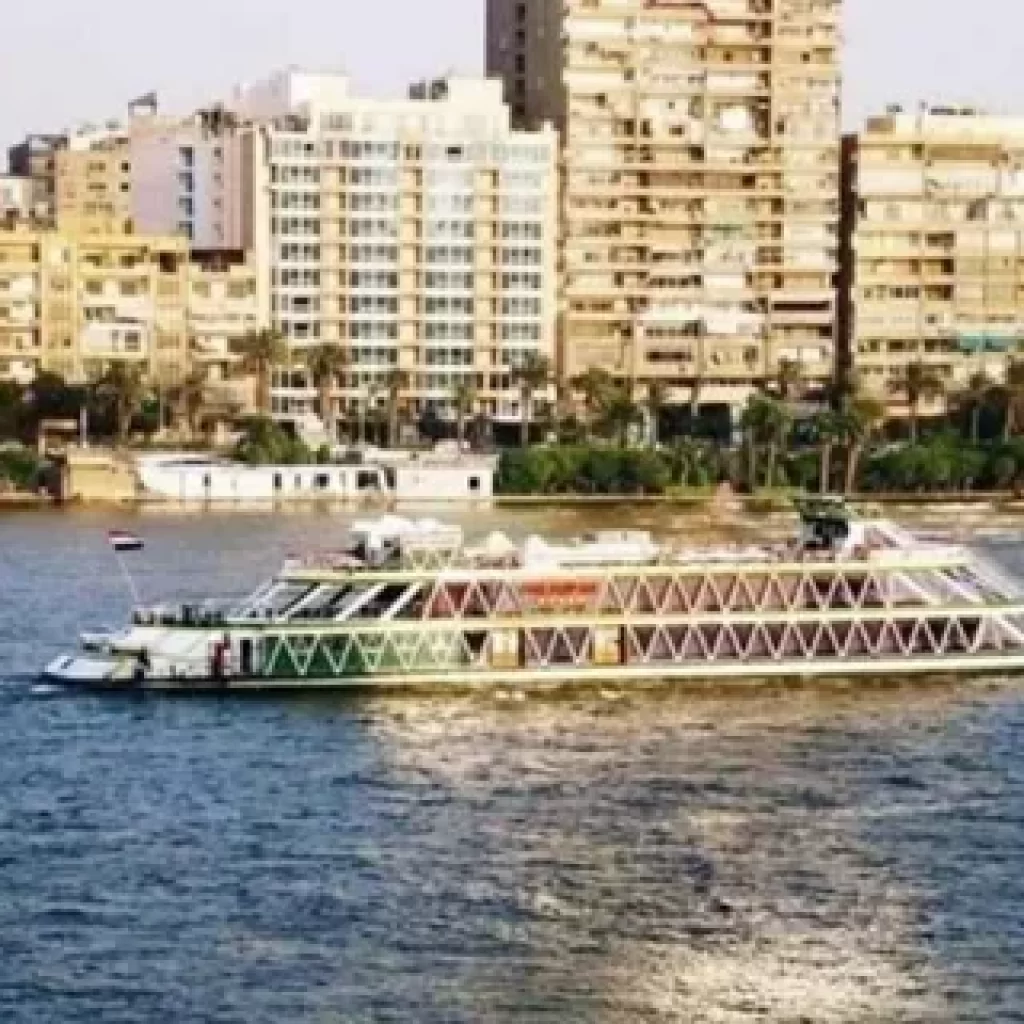 The capital city along which the Nile runs, the Nile-centric capital,
Pharaonic metropolis,
Nile-bordered capital city