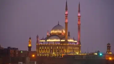 El Cairo Egypt, historical legacy, iconic landmarks, hidden gems, vibrant culture, culinary delights, marketplaces, nature escapes