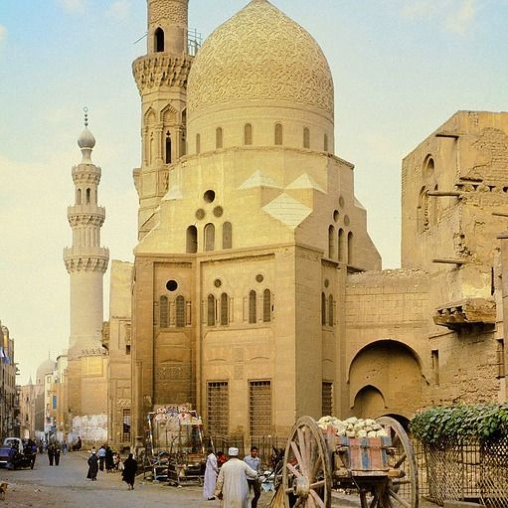 El Cairo Egypt, Egyptian capital, Nile River, historical sites, cultural heritage, iconic landmarks, bustling markets, vibrant nightlife, ancient pyramids, Islamic architecture.