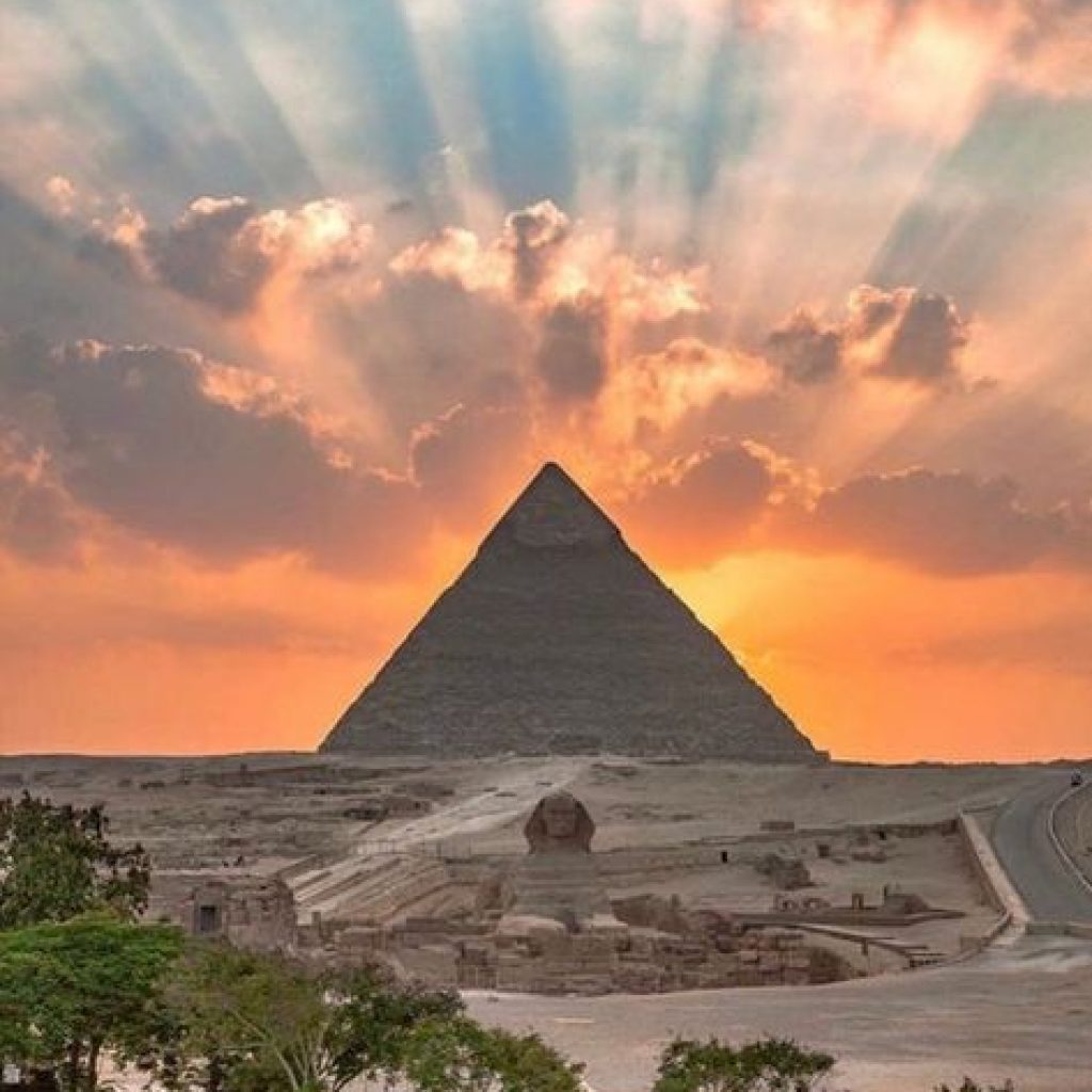 pyramids from Giza,
Pyramids of Giza,
Ancient Egyptian architecture,
Pharaohs' tombs,
Great Pyramid of Khufu,
Pyramid construction techniques,
Sphinx,
Ancient Egyptian civilization,
Giza Plateau,
Archaeological mysteries,
Cultural heritage