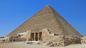 Great Giza pyramids, Pyramid of Khufu, Fourth Dynasty Egypt, Giza Necropolis, Pharaoh Khufu's tomb, Giza Plateau, Pyramid construction methods, Ancient Egyptian wonders, Giza pyramid complex, Pyramid engineering, Pyramid astronomy