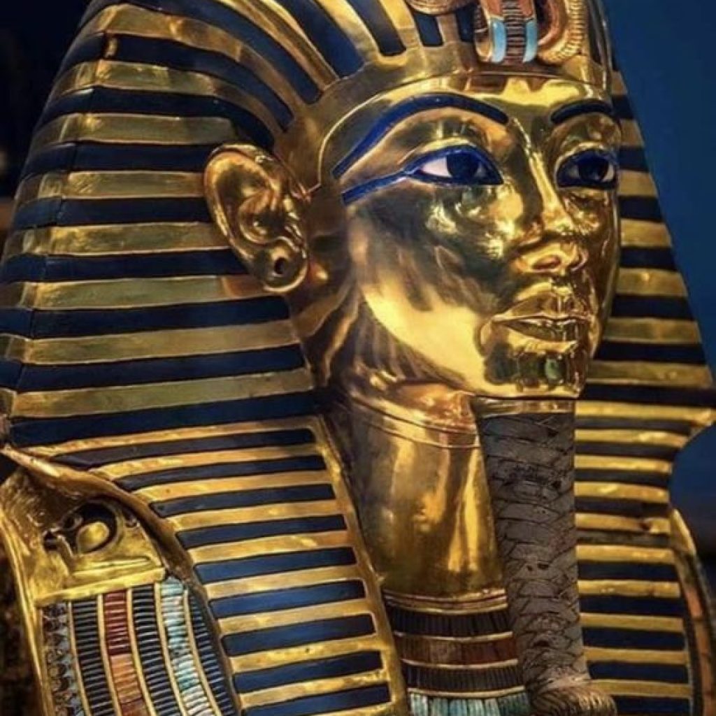 The Golden Mask of Tutankhamun,
Ancient Egyptian Artifact,
Howard Carter Discovery,
Pharaoh's Burial Mask,
18th Dynasty Egypt,
Tutankhamen's Tomb,
Valley of the Kings,
Egyptian Antiquities,
Semi-Precious Inlays,
Historical Relic,
Egyptology Milestone
