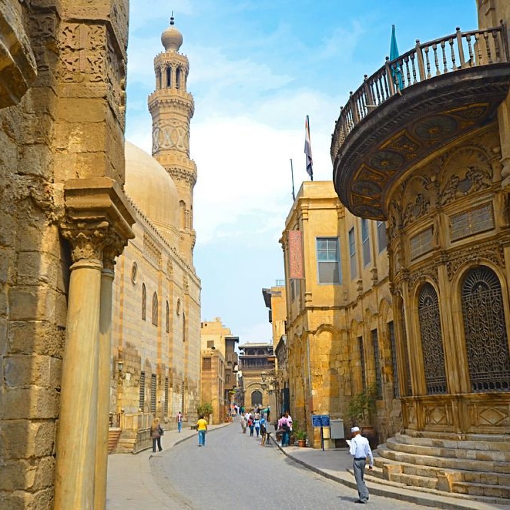 Khan el Khalili, Khan el Khalili history, Cairo's ancient bazaar, Traditional Egyptian marketplace, Islamic Cairo attractions, Historic Cairo shopping, Cultural Cairo experiences, Egyptian crafts market, Cairo artisan shops, El-Fishawy café Khan el Khalili, Mamluk-era Cairo