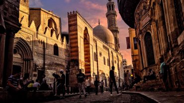 Khan el Khalili, Khan el Khalili history, Cairo's ancient bazaar, Traditional Egyptian marketplace, Islamic Cairo attractions, Historic Cairo shopping, Cultural Cairo experiences, Egyptian crafts market, Cairo artisan shops, El-Fishawy café Khan el Khalili, Mamluk-era Cairo